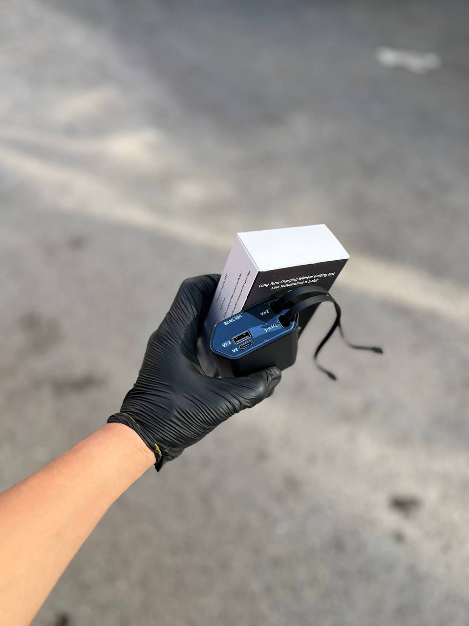 شارجور 120W للسيارة يركب في اللام سيقارات، فيه 4 مخارج (آيفون + تايب سي + HDMI) مع شحن سريع وفائق القوة